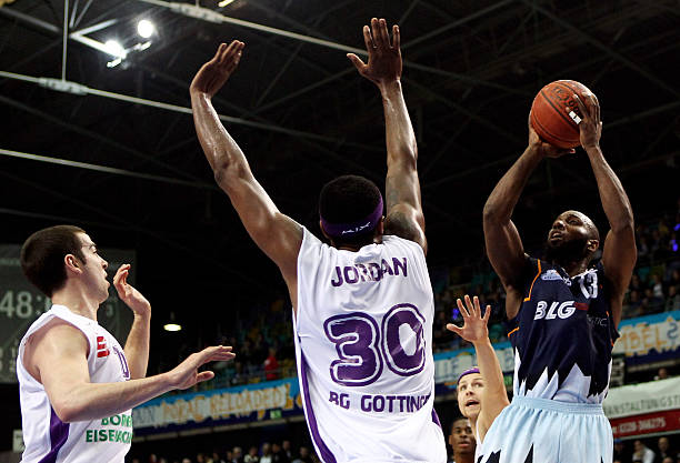 难以招架 难以招架