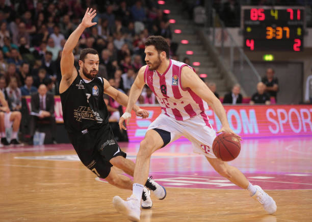 并提出了强 并提出了强